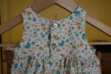 Robe froncée&nbsp;: dos