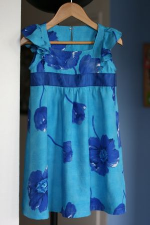 Robe à manches volantées (Petites filles modèles)