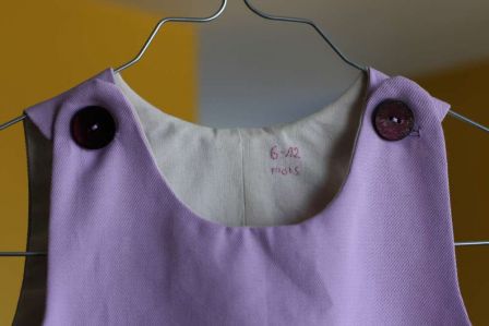 détail boutons et taille